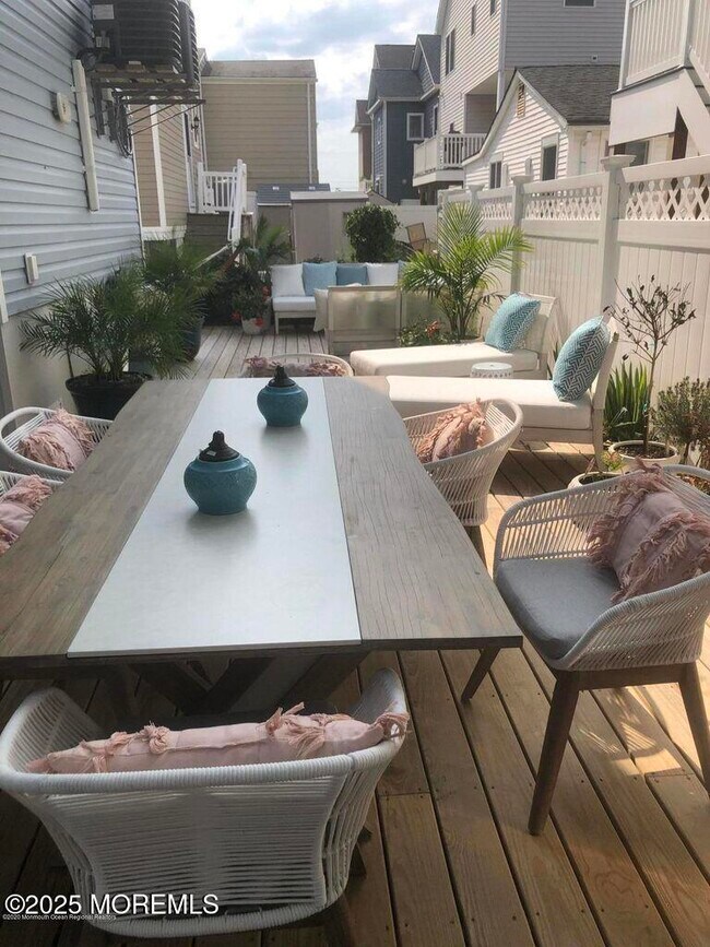 Building Photo - 304 6th Ave