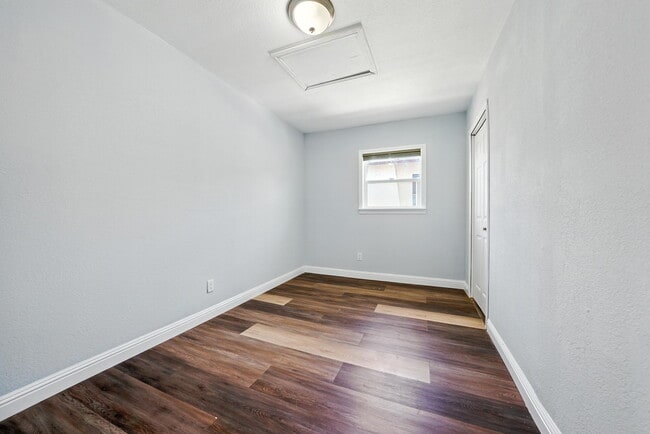 Building Photo - 5530 Laverne Ave
