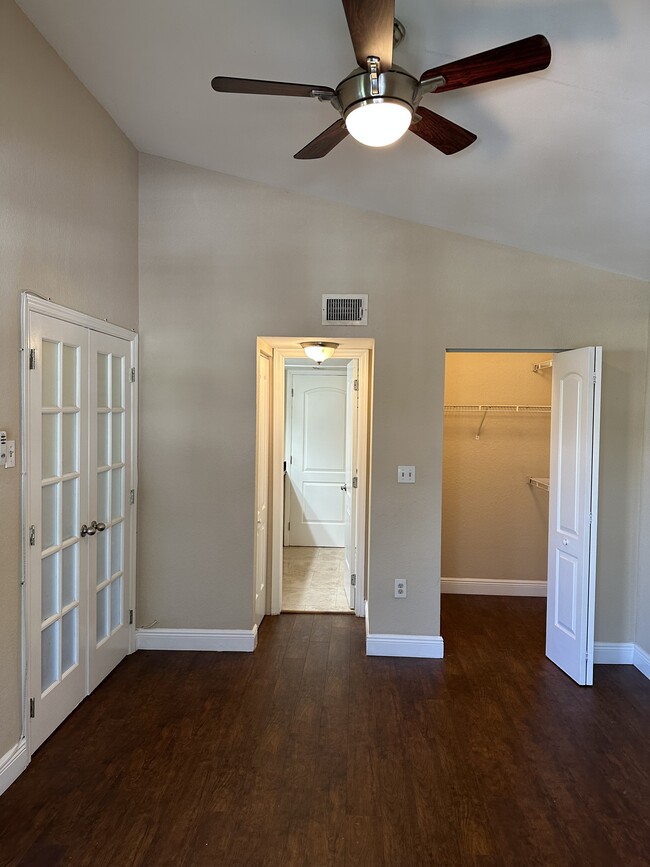 Building Photo - 2850 N Oakland Forest Dr