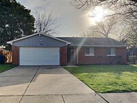 Building Photo - 2312 Suffolk Ln