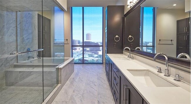 Building Photo - 2727 Cedar Springs Rd