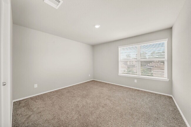 Building Photo - Welcome to this beautifully maintained 2-s...