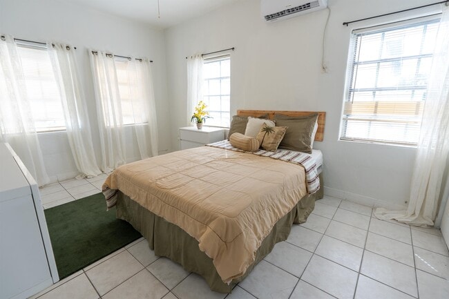 Building Photo - 900 NW 17th St