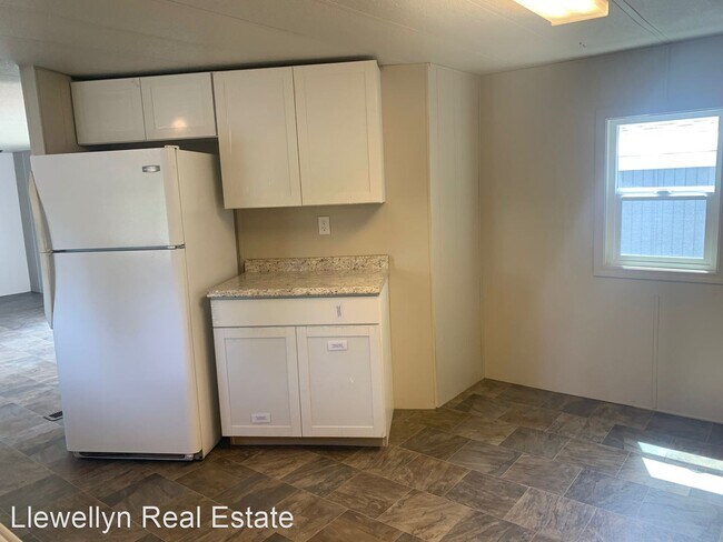 Building Photo - 2 br, 2 bath House - 24307 24th Ave S