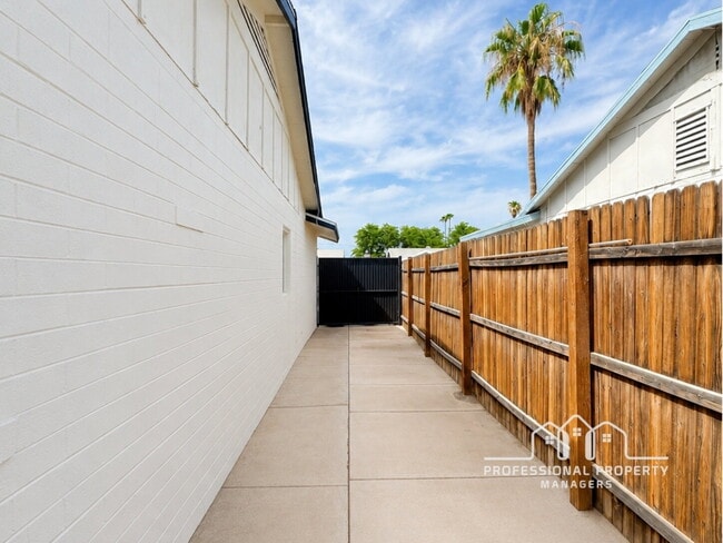 Building Photo - 3-bedroom, 2-bathroom home in La Verne Terrace