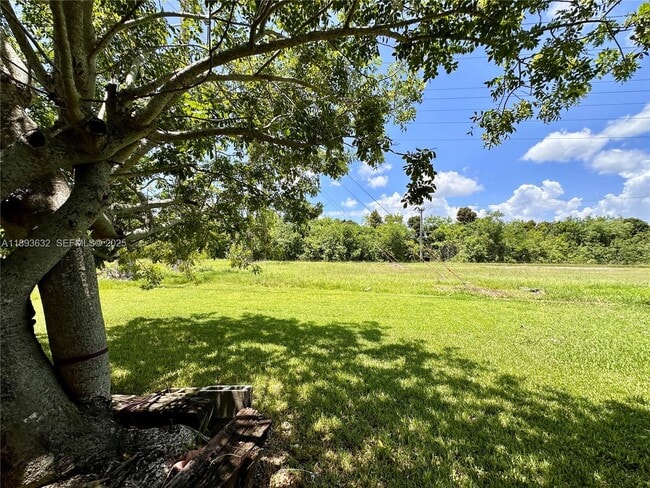 Building Photo - 3952 SW 136th Ave