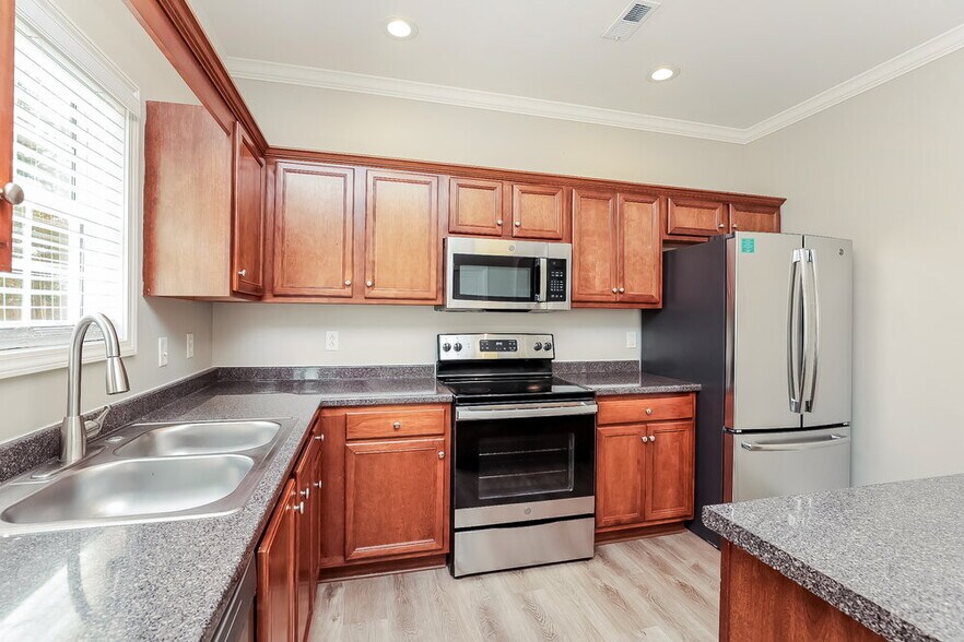 Building Photo - 832 Hammersmith Dr