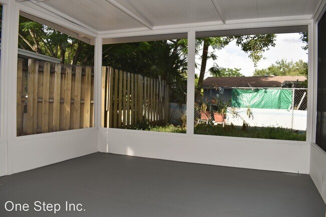 Building Photo - 2 br, 1.5 bath House - 10930 Norwood Av