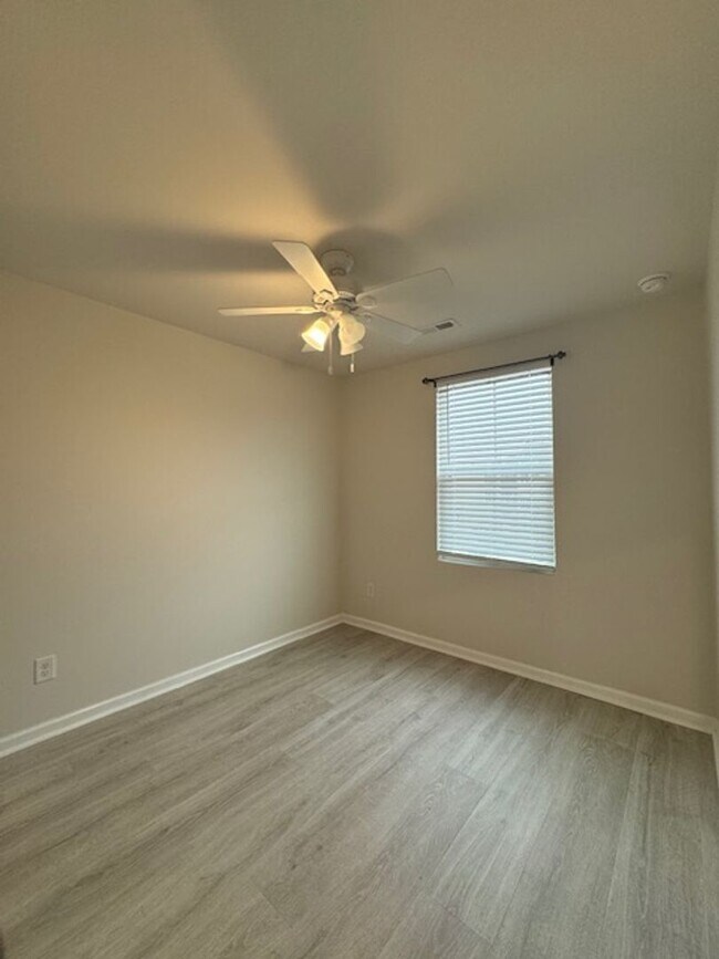 Building Photo - $199 ADMIN FEE WAIVED FOR LEASE STARTING ON-OR-BEFORE 5/1