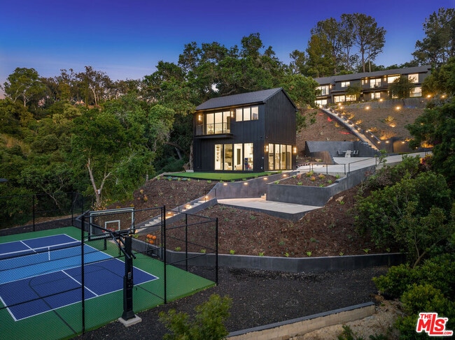 Building Photo - 3140 Coldwater Canyon Ave