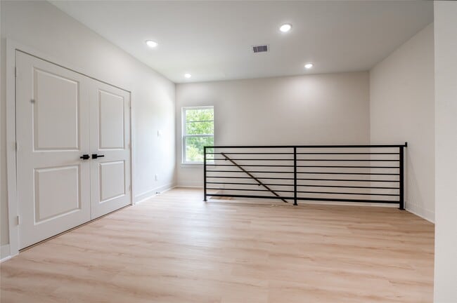 Building Photo - 8132 Brandon St