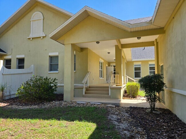 Building Photo - 3-bedroom, 2-bathroom cottage-style villa in Savanna Pointe