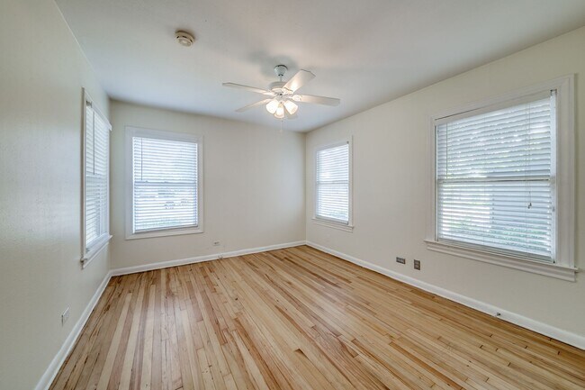 Building Photo - 136 Harmon Dr