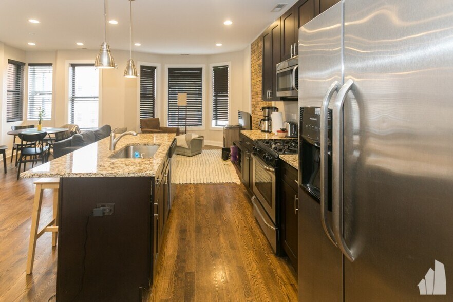 Building Photo - 1218 W Diversey Pky