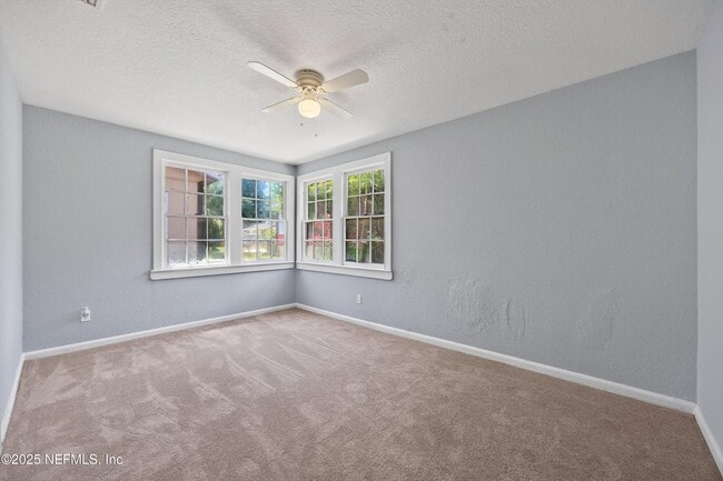 Building Photo - 1011 Glencarin St