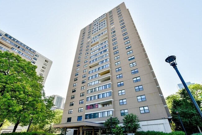 Building Photo - 8 Whittier Pl