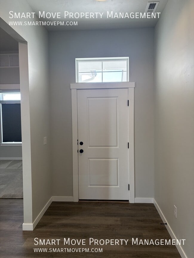 Building Photo - 10000 W La Jolla Dr