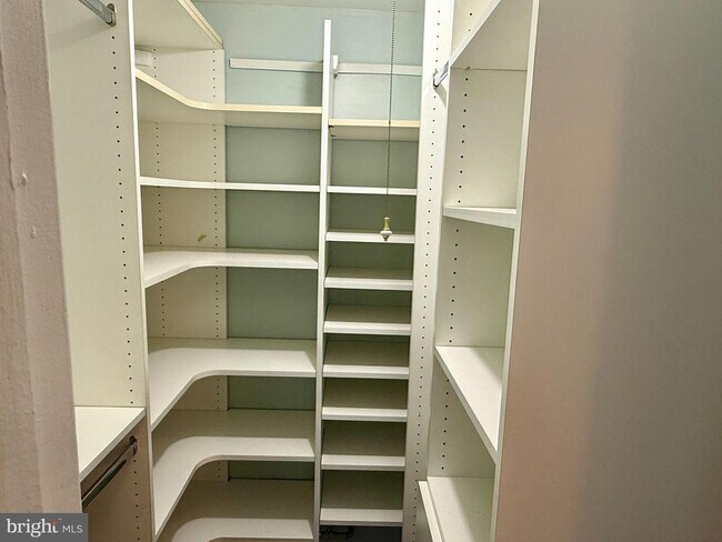 Building Photo - 311 Andover Pl