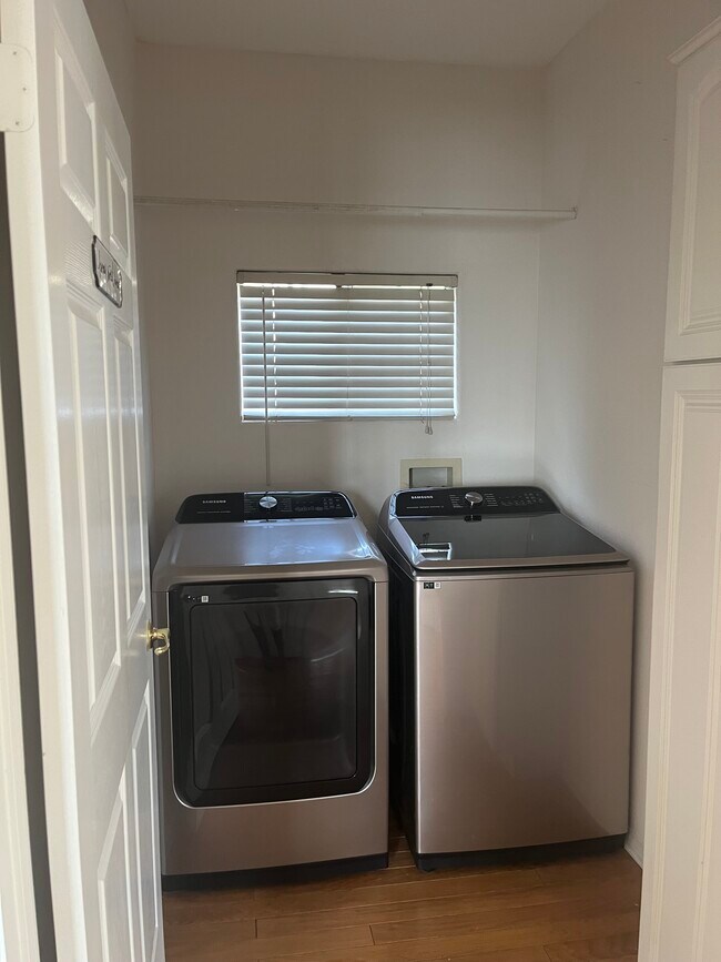 Building Photo - 8960 Camellia Ct