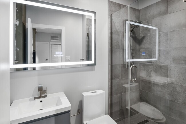 Building Photo - 7645 N Sheridan Rd