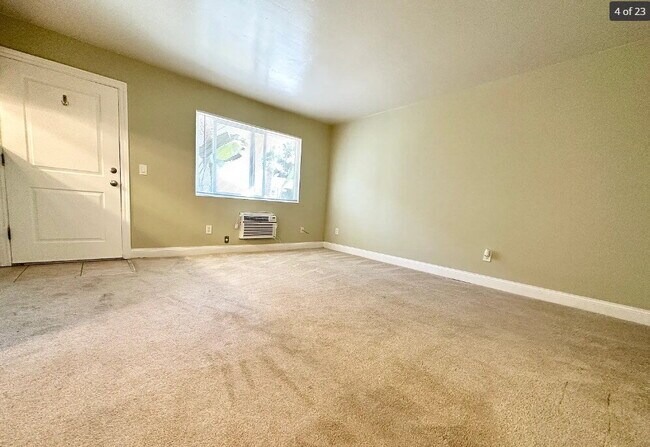 Building Photo - OPEN HOUSE Sun 1-4 pm  2 bed 1 bath Beautiful 1st floor unit