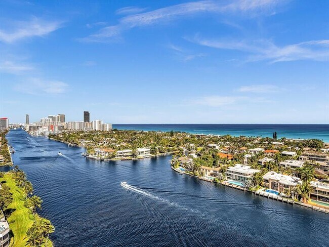 Building Photo - 20515 E Country Club Dr