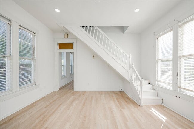 Building Photo - 81 San Marcos St