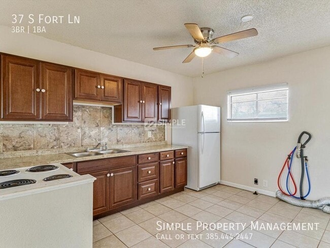 Building Photo - 37 S Fort Ln