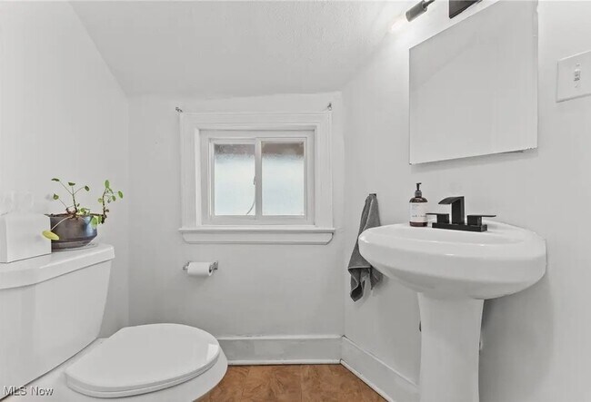 Building Photo - 3915 John Ave