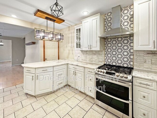 Building Photo - 909 Cooper St