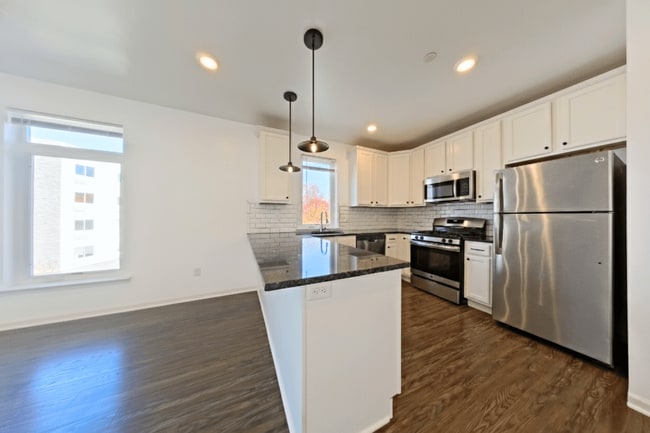 Building Photo - 6619 Ridge Avenue