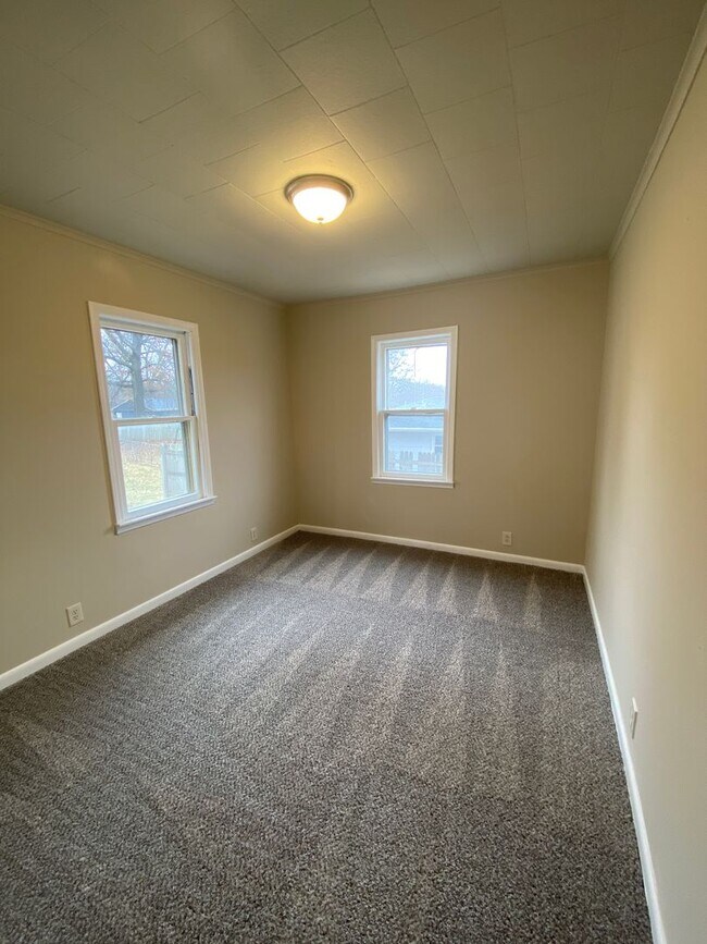 Building Photo - Cozy 2 Bedroom 1 Bath