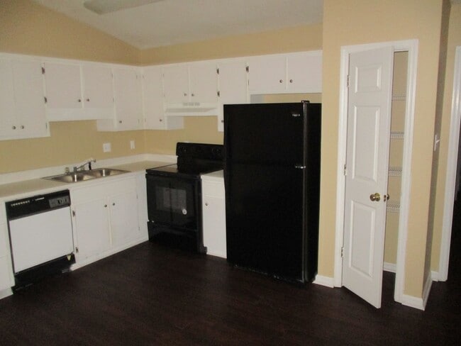 Building Photo - 2517 Cardinal St