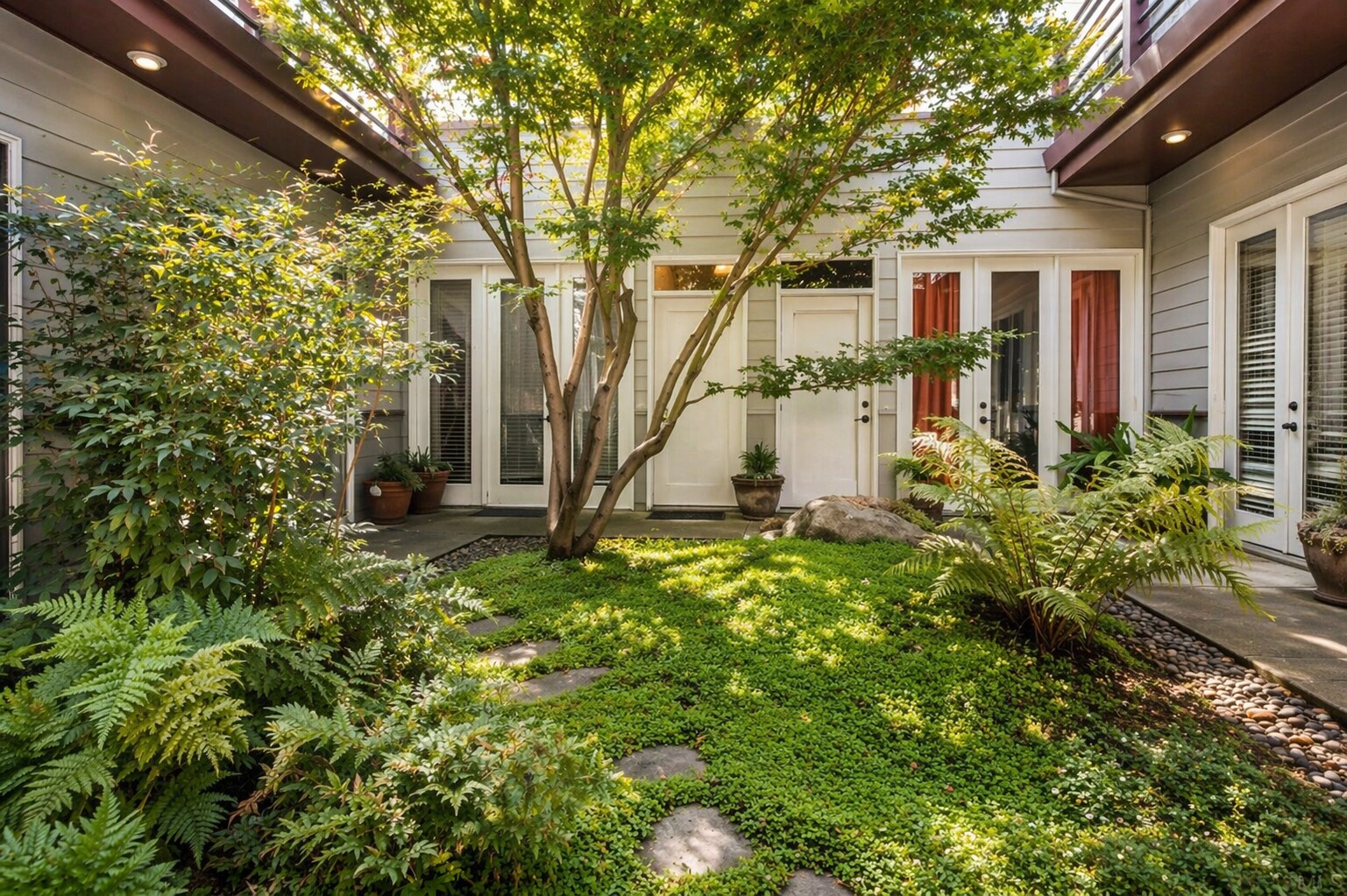 Shared natural sanctuary - 3035 Chapman St