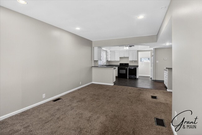 Building Photo - $1250 2 bedroom bungalow