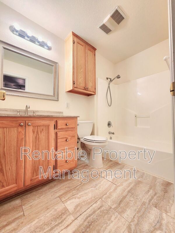 Building Photo - 1102 Turkey Creek Ct