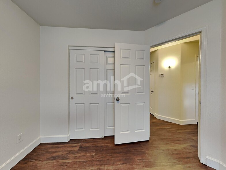 Building Photo - 12577 W Amelia Ave