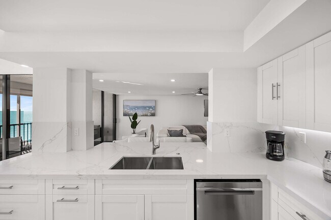 Building Photo - 10475 Gulf Shore Dr