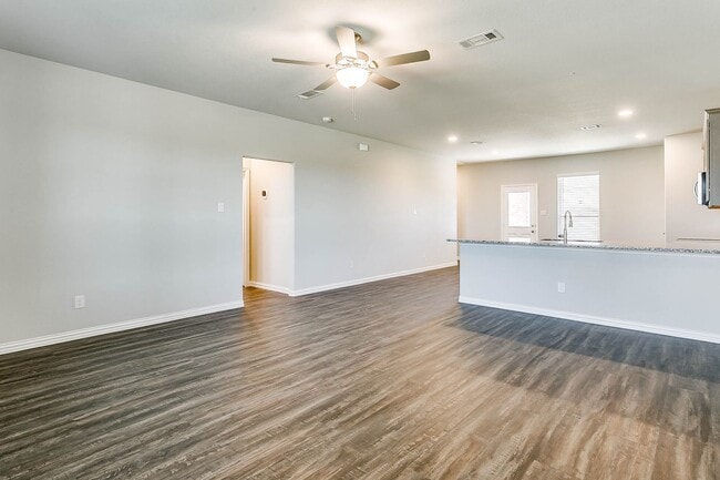 Building Photo - 3 bedroom 2 Bath home located in McPherson Village