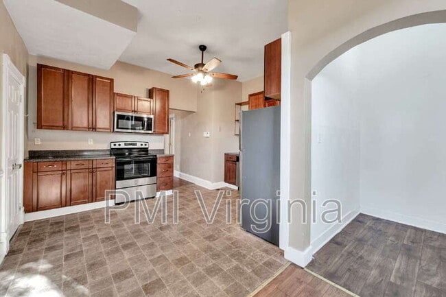 Building Photo - 527 W 26th St