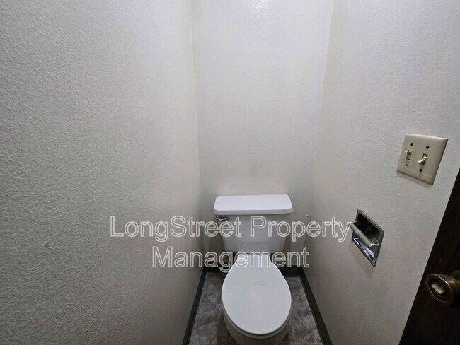 Building Photo - 2145 NW Highland Dr