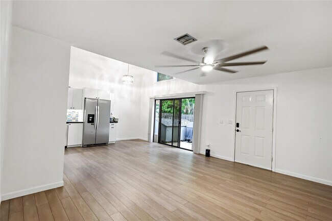 Building Photo - 1544 39th Ave