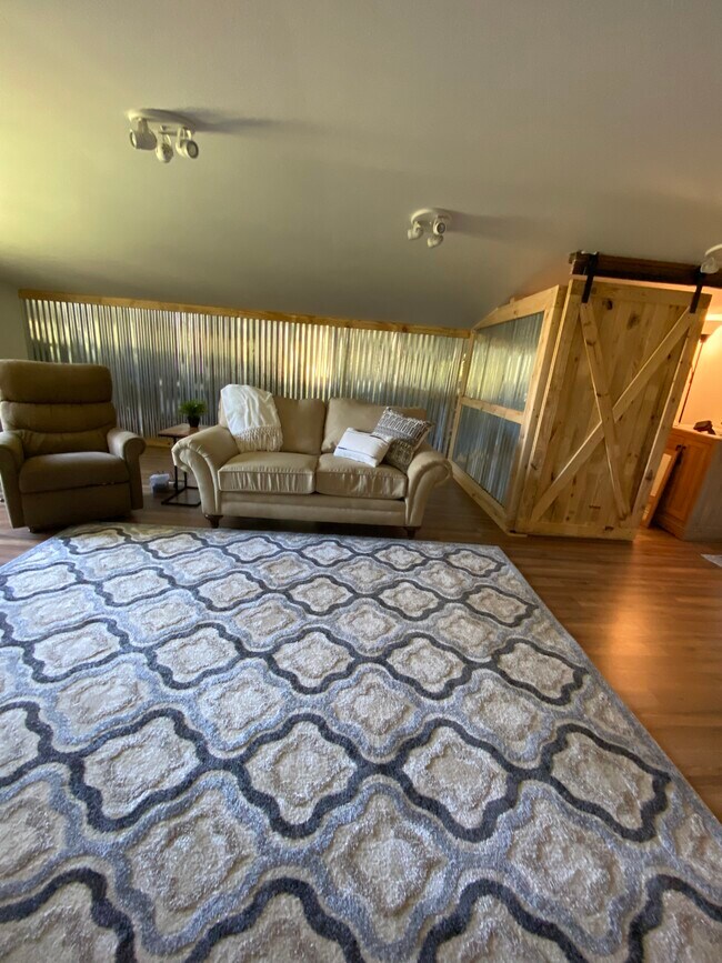 Building Photo - 7447 Hawkins Rd