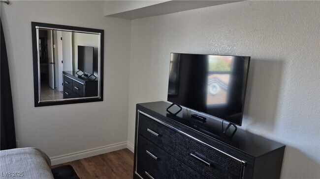 Building Photo - 8101 W Flamingo Rd