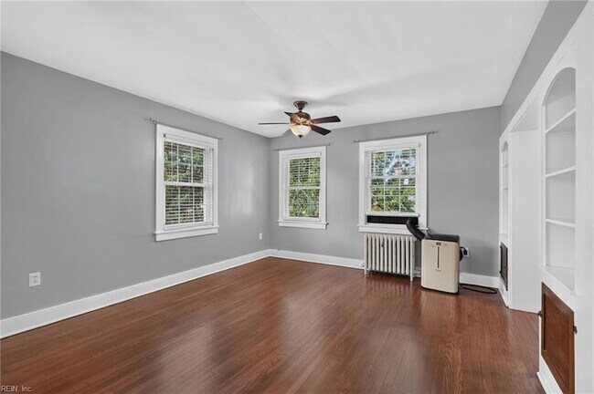 Building Photo - 318 61st St