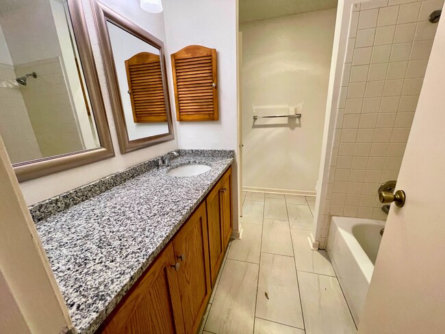 Building Photo - Woods Hole 14506-14508