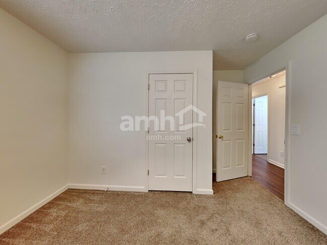 Building Photo - 200 Priest View Dr