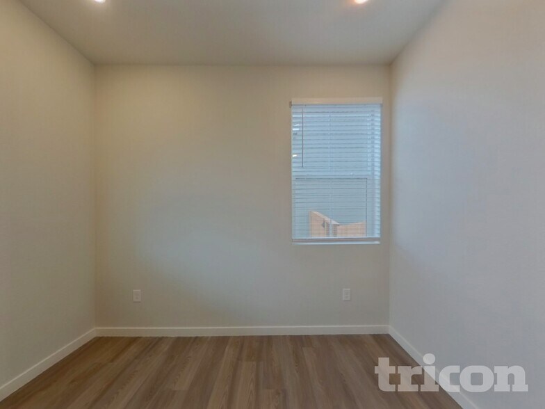 Building Photo - 1368 Orchard St