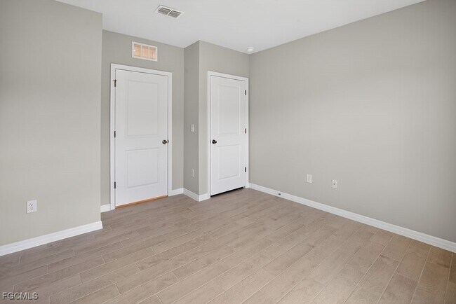 Building Photo - 553 Kingsbury Ln