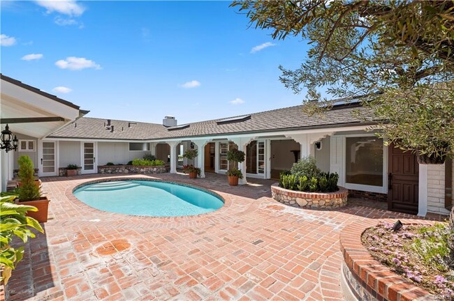 Building Photo - 2801 Pebble Dr
